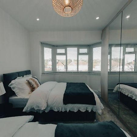 Morden  Homely & Peaceful Living Space מראה חיצוני תמונה