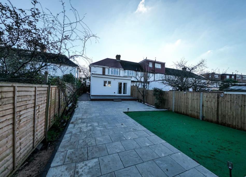 Morden  Homely & Peaceful Living Space מראה חיצוני תמונה