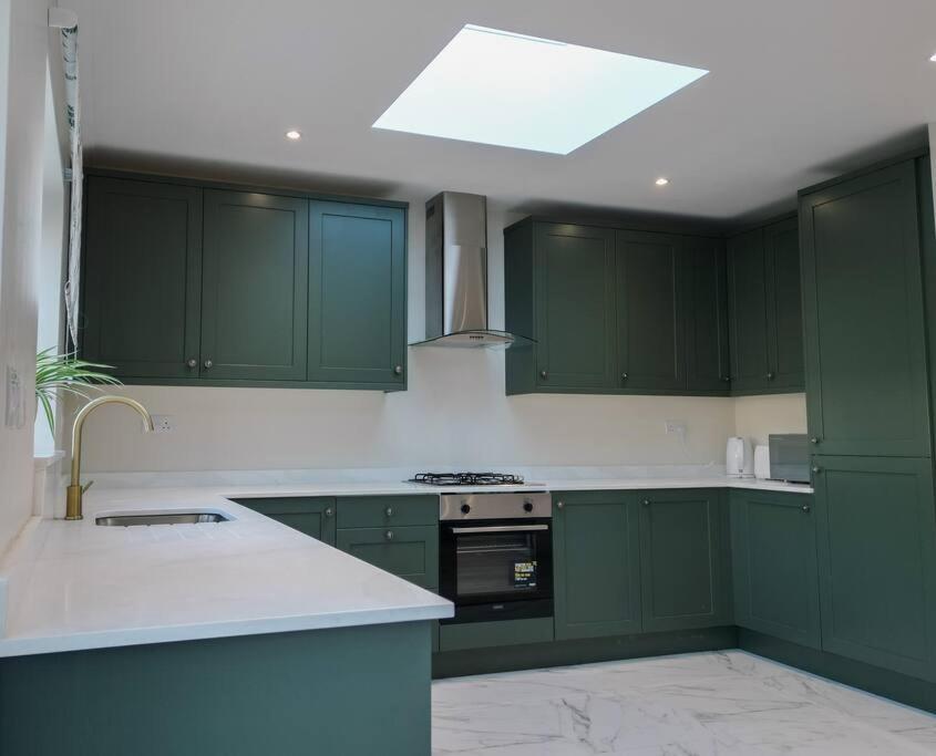 Morden  Homely & Peaceful Living Space מראה חיצוני תמונה