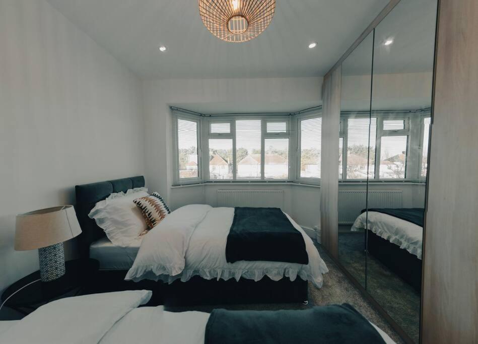 Morden  Homely & Peaceful Living Space מראה חיצוני תמונה