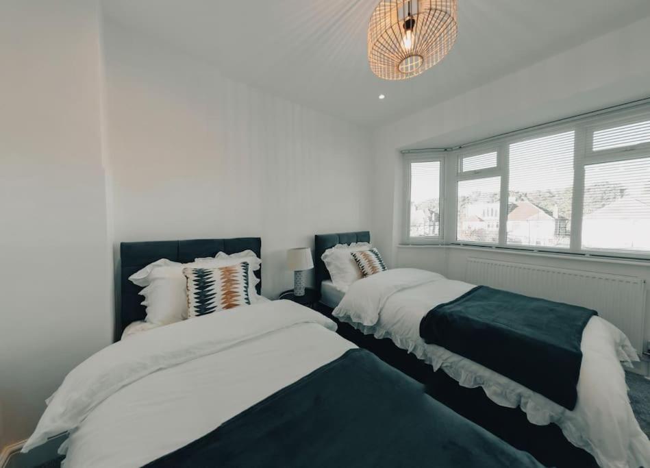 Morden  Homely & Peaceful Living Space מראה חיצוני תמונה