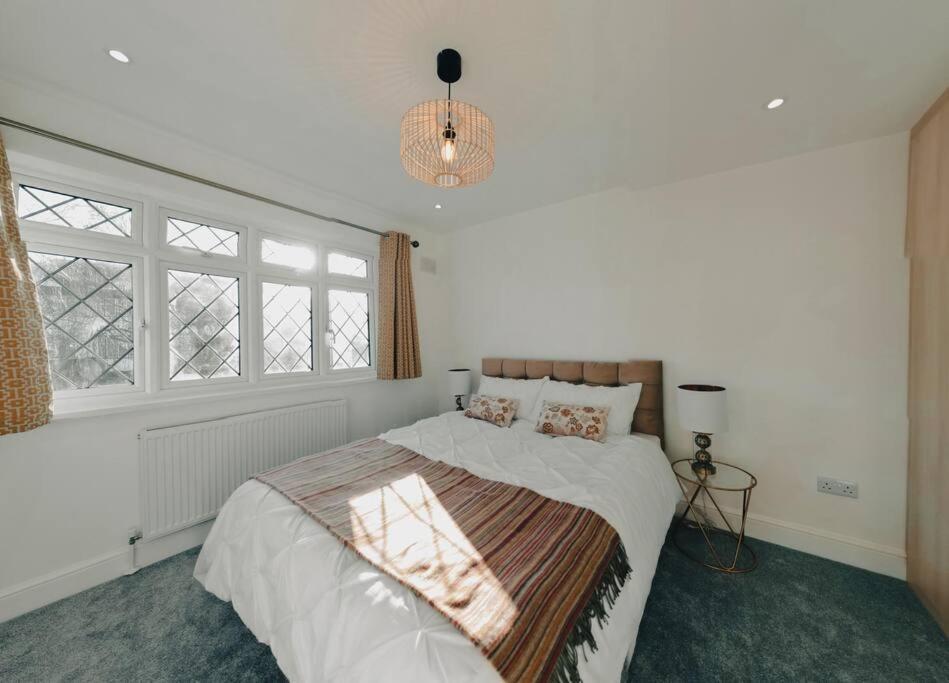 Morden  Homely & Peaceful Living Space מראה חיצוני תמונה